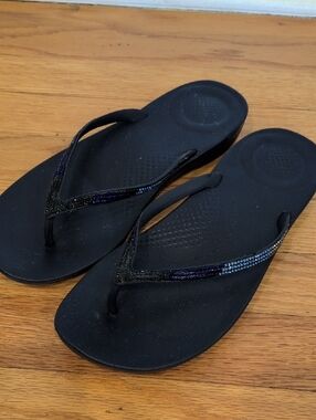 FitFlop IQushion Ombre Sparkle Flip Flop Rhinestone-Trim W9/EU41